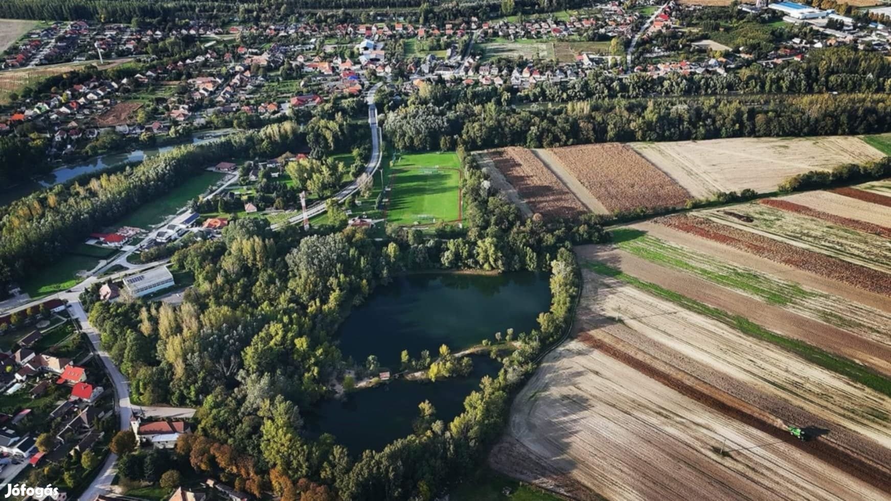 Tóparti telek Kimle központjában