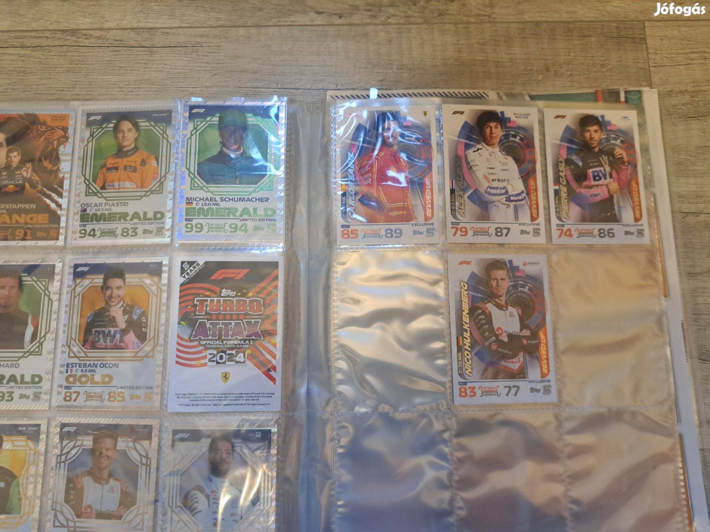 Topps turbo attax 2024 gyűjtőalbum kártyákkal + fémdoboz