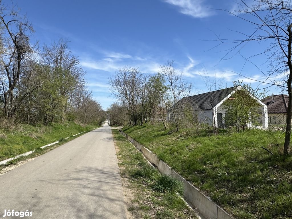 Tordasi 1830 nm-es telek eladó