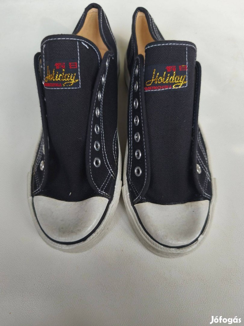 Tornacipő fekete színű