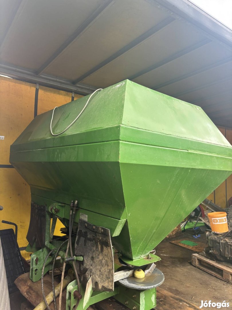 Tornádó T-1300 műtrágyaszóró