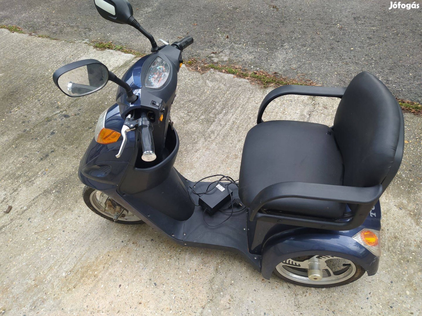 Tornádó háromkerekű elektromos moped, rokkantkocsi