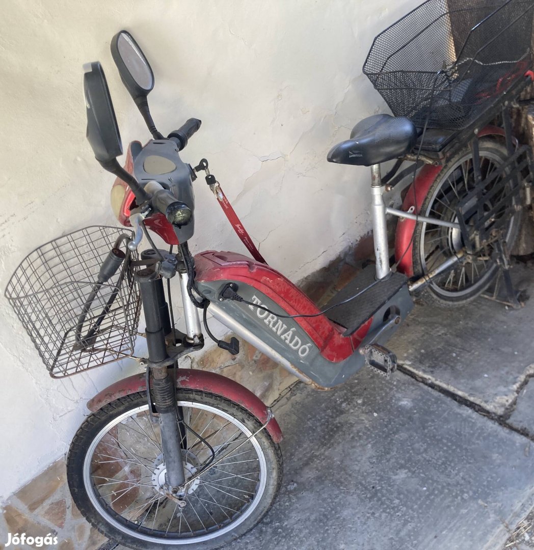 Tornádó pedálos elektromos szép kerékpár (akkut kell cserélni)