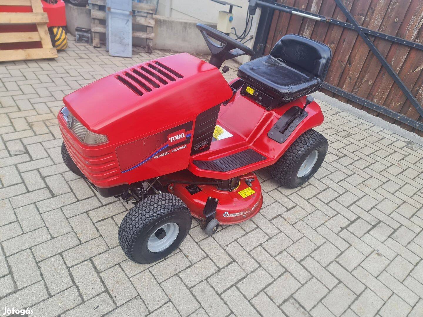 Toro 15 lóerős fűnyírótraktor,fűnyíró traktor