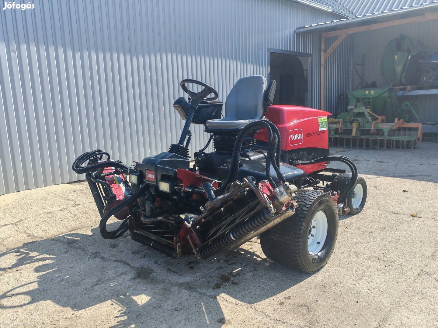 Toro Realmaster 5410 fűnyíró focipálya John deere kubota 
