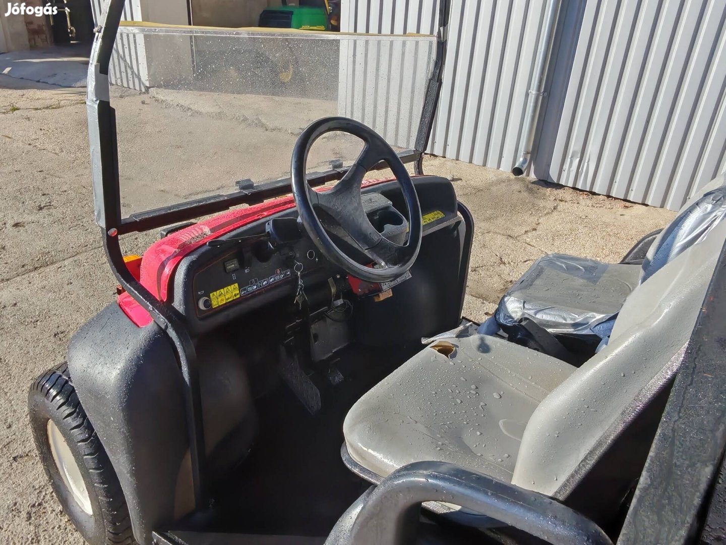 Toro Workman 2100 billencs golfkocsira John deere 