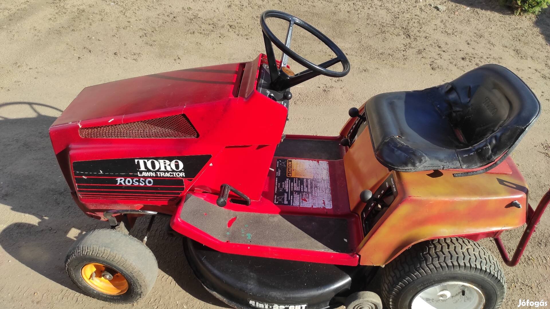 Toro fűnyíró traktor 