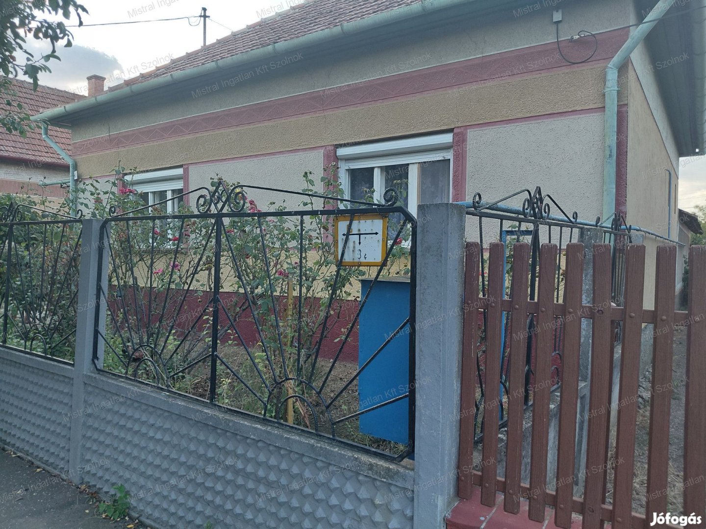 Törökszentmiklós G-faluban eladó családi ház!