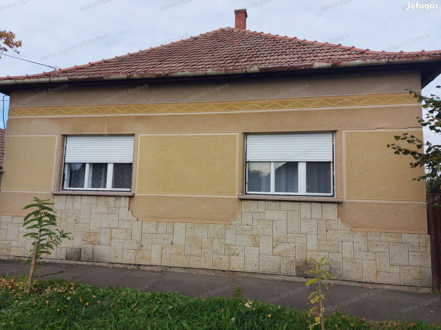 Törökszentmiklóson 100 nm-es családi ház eladó!