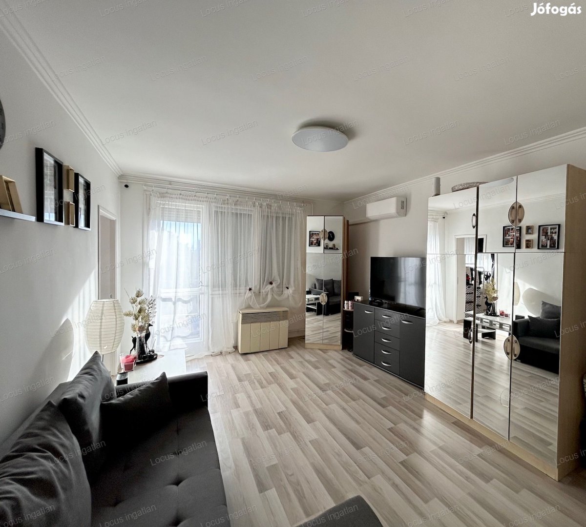 Törökszentmiklóson városközpontban felújított lakás eladó