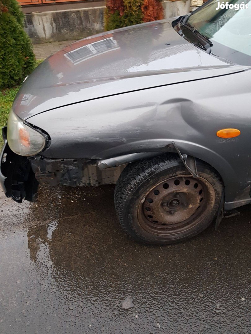 Törött Nissan Almera