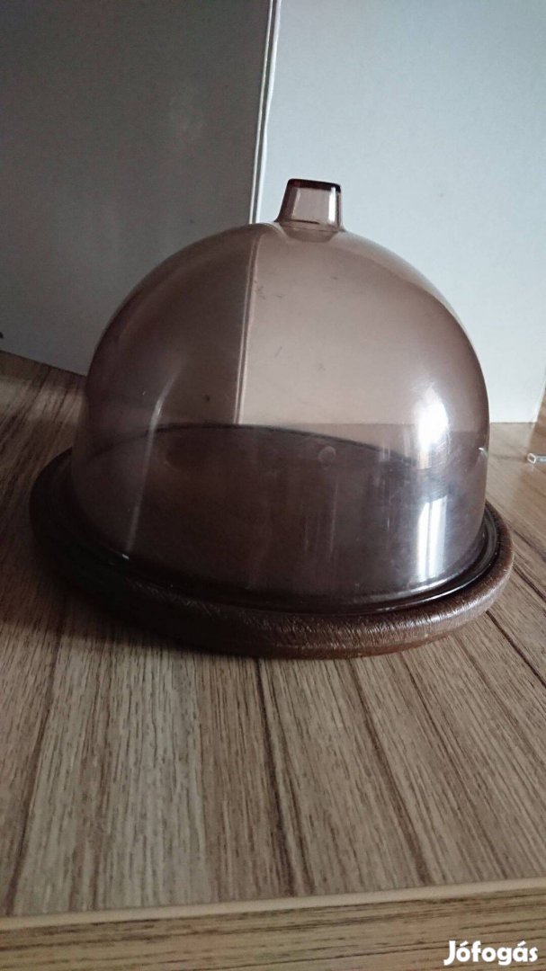 Tortatartó ételtartó fedeles, kerek műanyag eladó