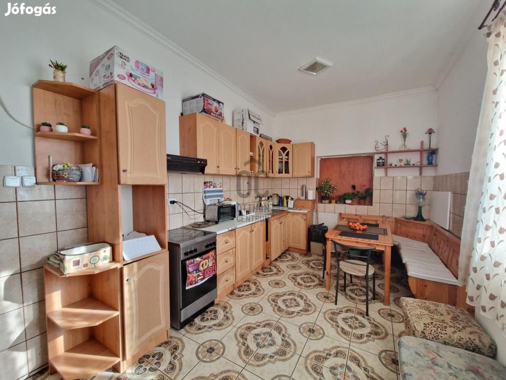 Törteli eladó 188 nm-es ház