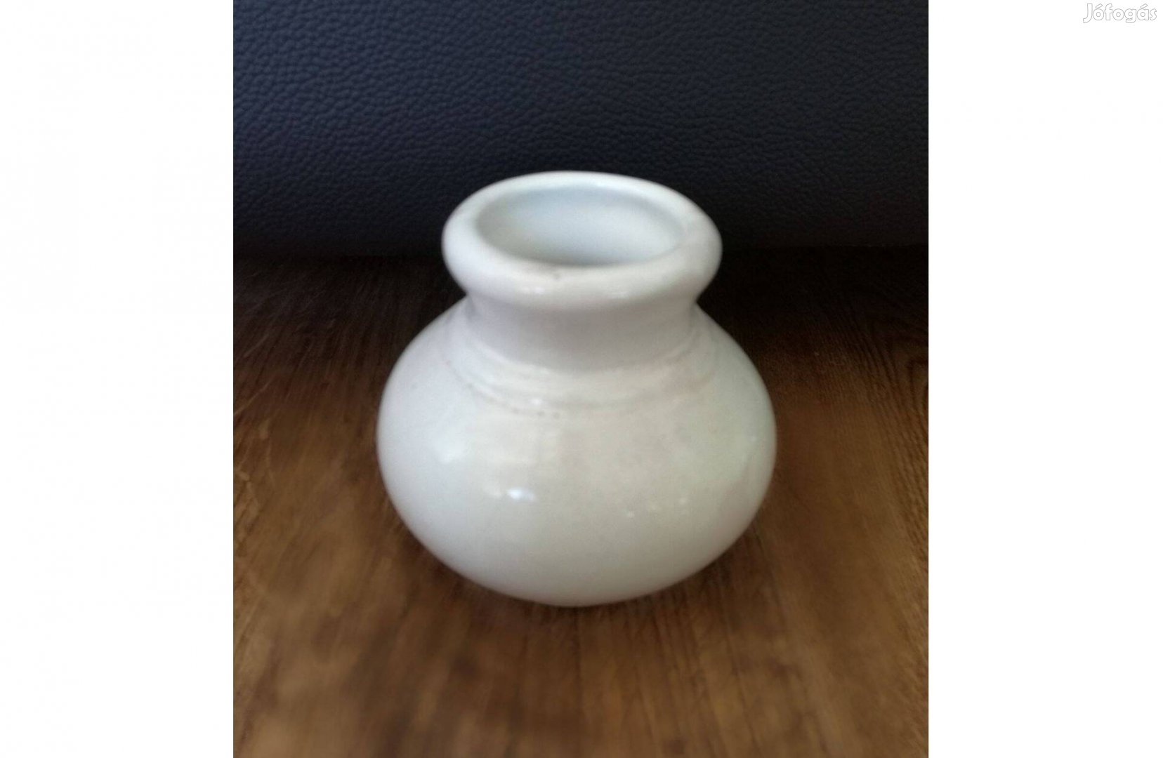 Törtfehér porcelán váza