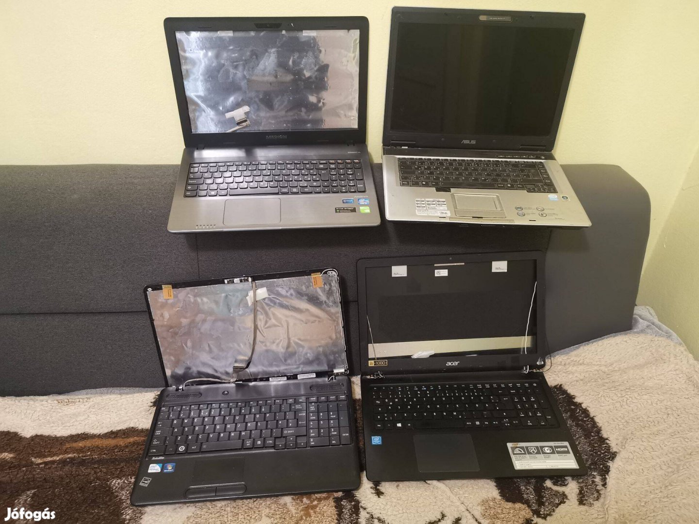 Toshiba/Acer/Medion/Asus laptopok alkatrésznek,egyben !!