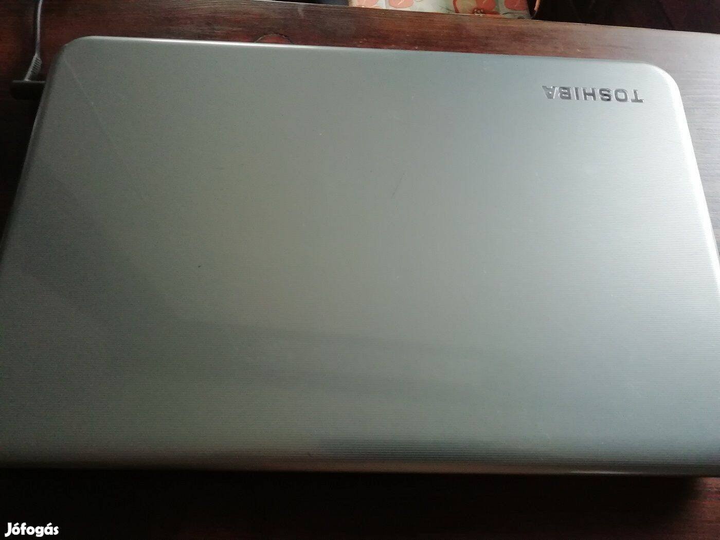 Toshiba L50 laptop,táskával,töltővel