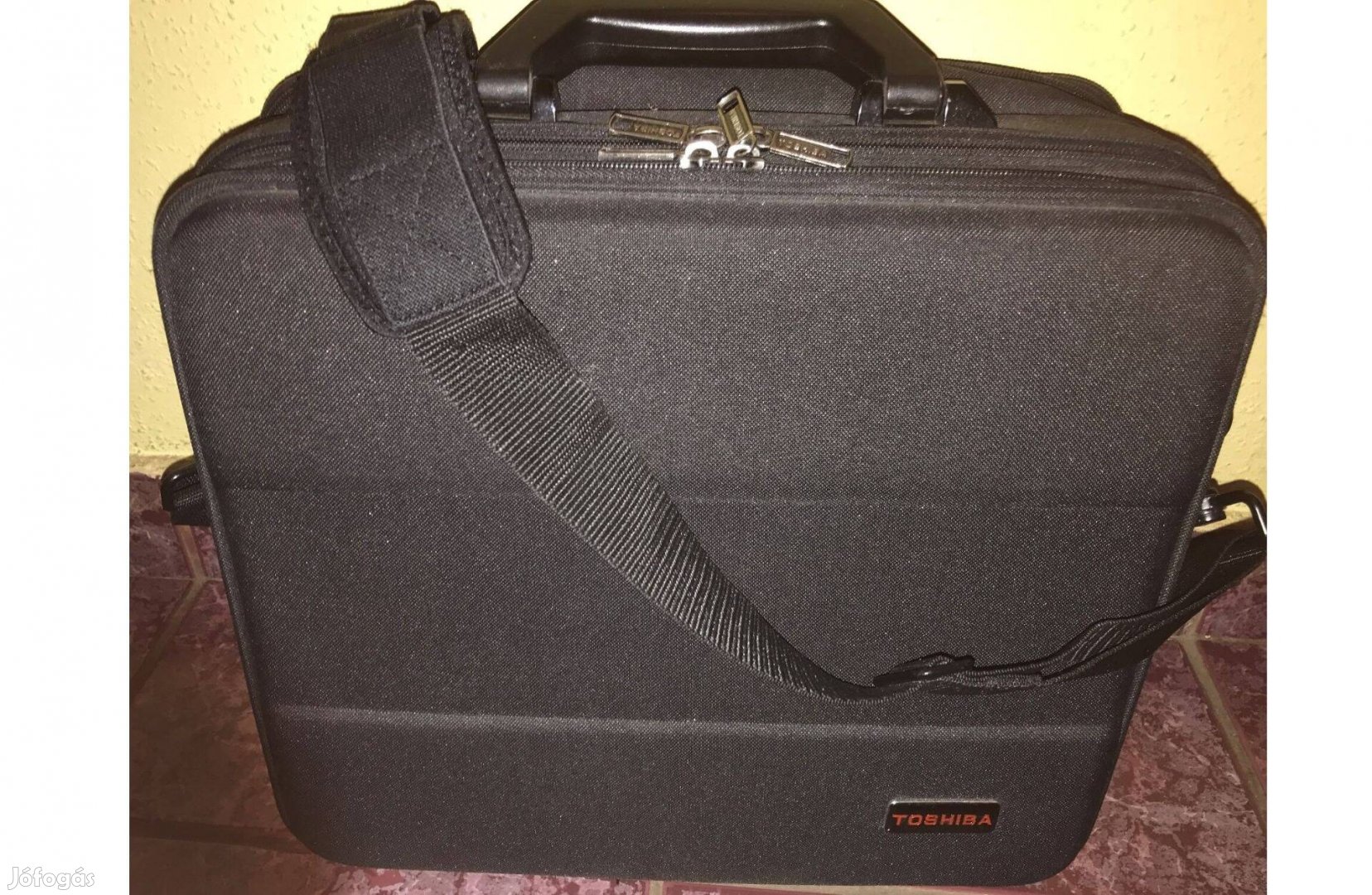 Toshiba laptop vagy kézi irattáska