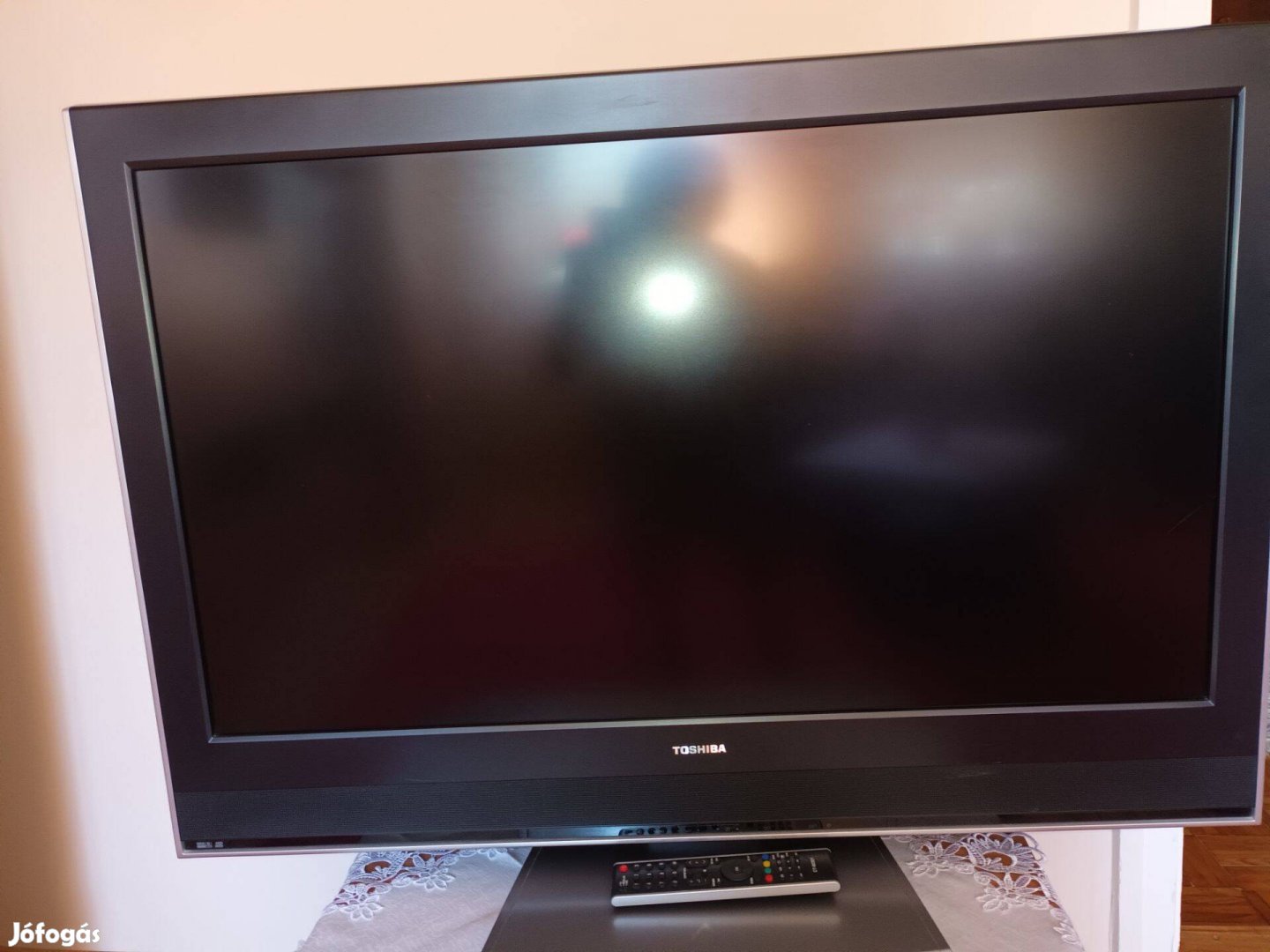 Toshiba színes televízió, 105 cm képátmérő