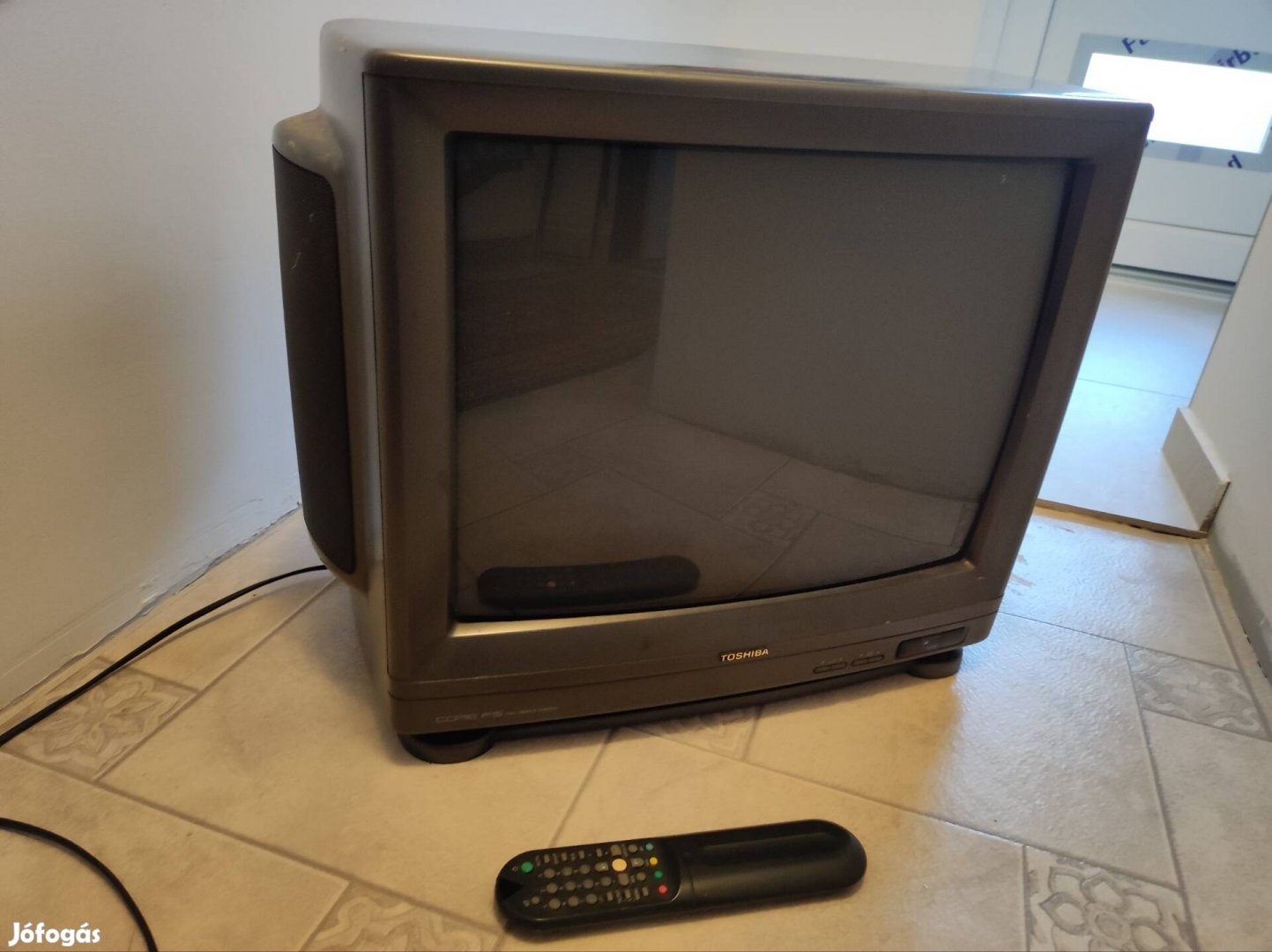 Toshiba tv távirányítóval jelképes összegért.