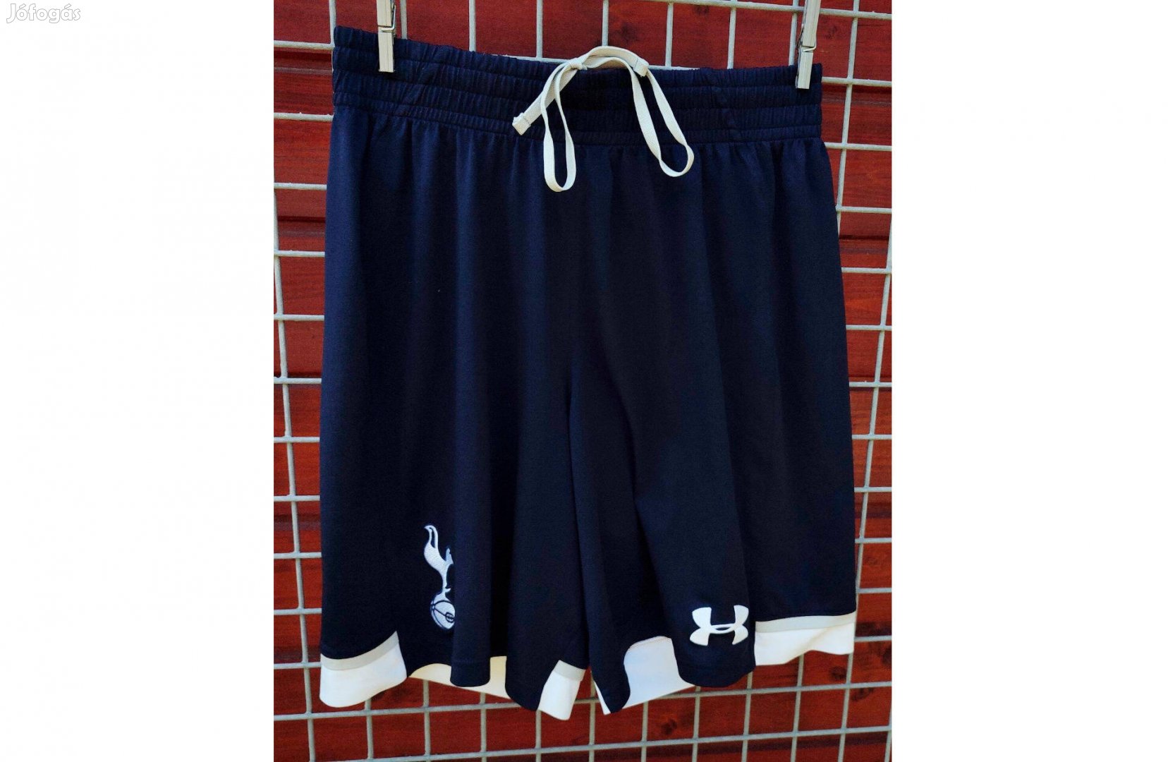 Tottenham Hotspur eredeti Under Armour rövid nadrág (L)
