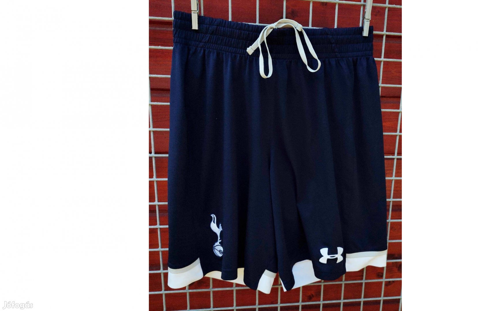 Tottenham Hotspur eredeti Under Armour rövid nadrág (L)