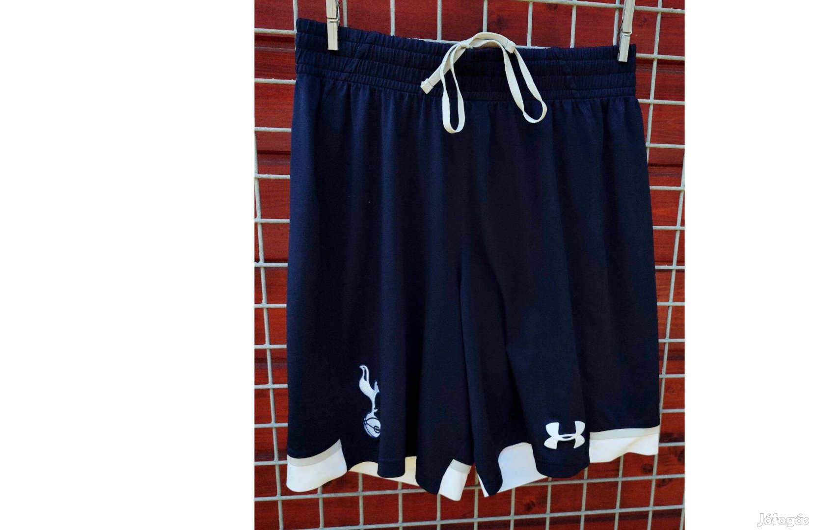 Tottenham Hotspur eredeti Under Armour rövid nadrág (L-es)
