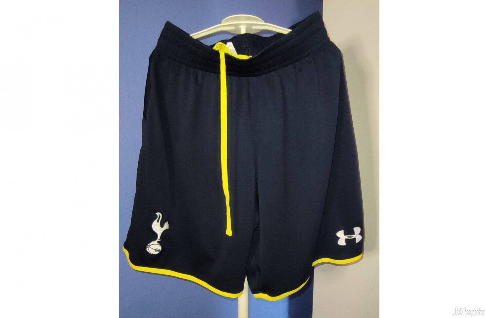 Tottenham Hotspur eredeti Under Armour rövid nadrág (M)