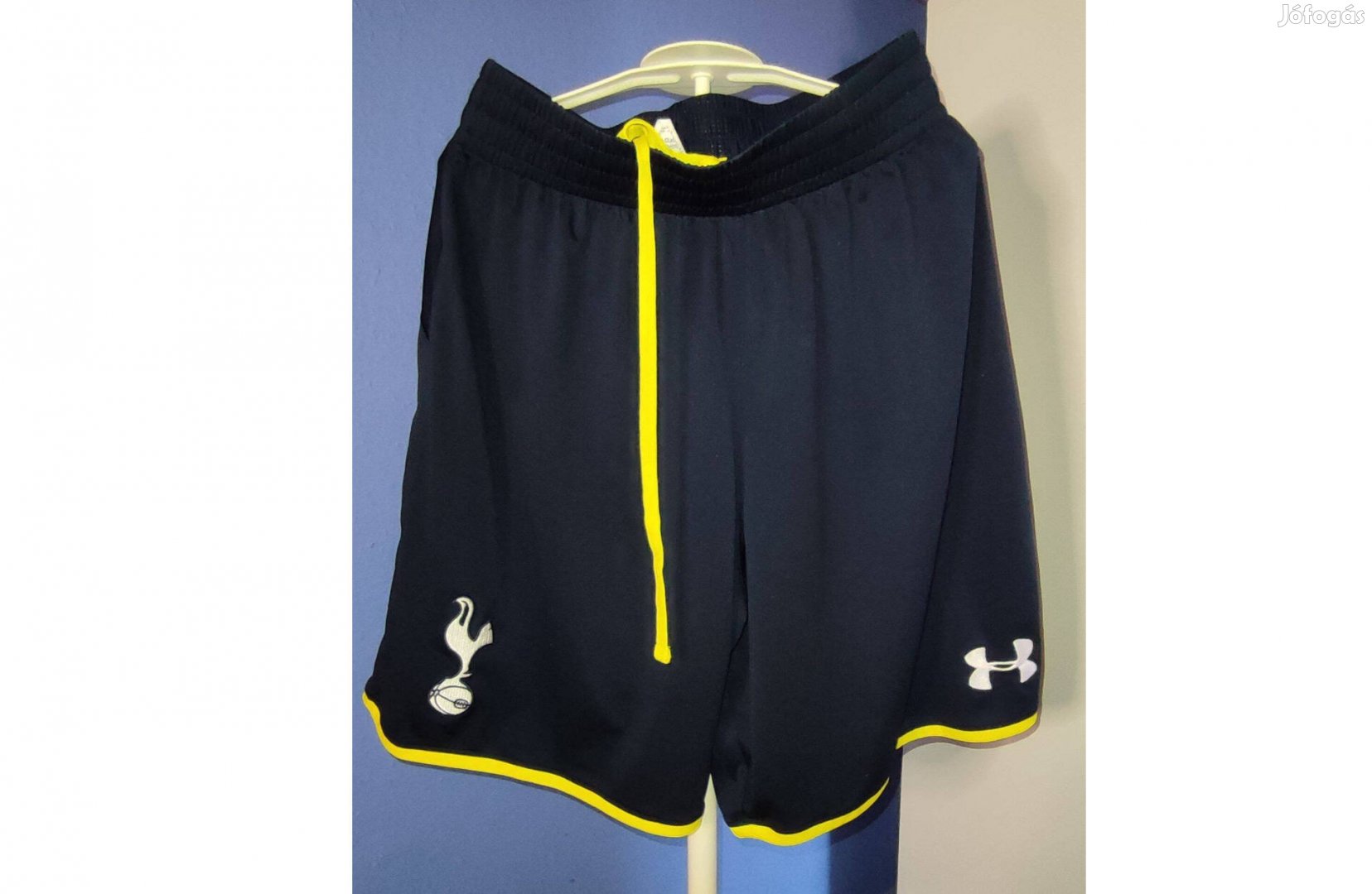 Tottenham Hotspur eredeti Under Armour rövid nadrág (M)