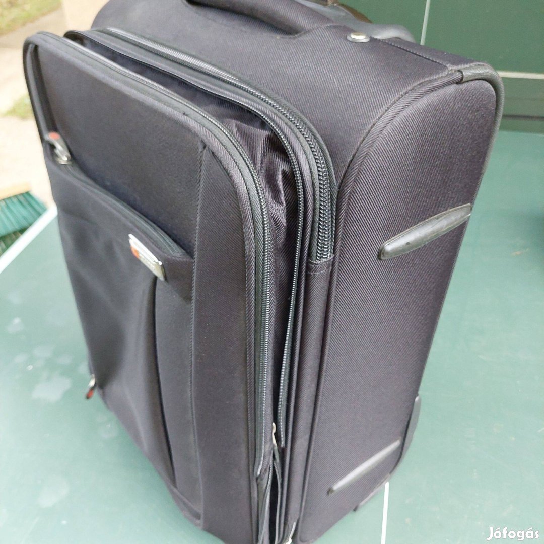 Touareg bőrönd kétkerekű