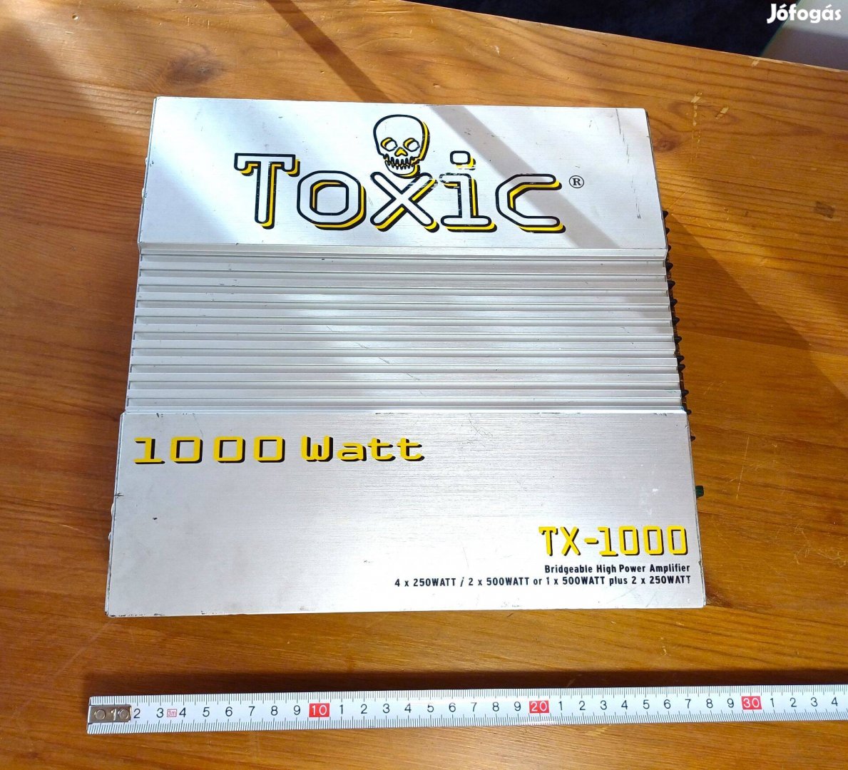 Toxic 1000W-os 4 csatornás hidalható autóerősítő