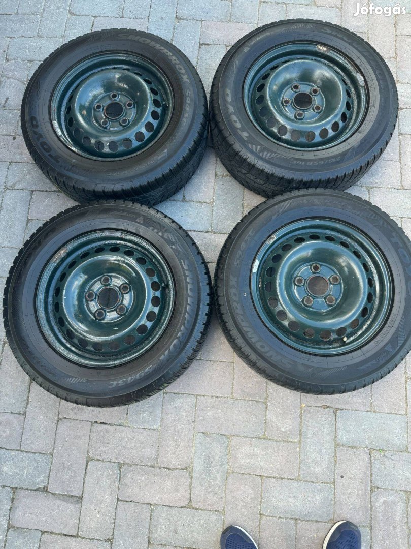 Toyo 215/65 r16 C téligumi garnitúra T5 Transporter 5x120