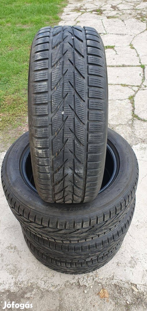 Toyo 225/55R17 téli gumi
