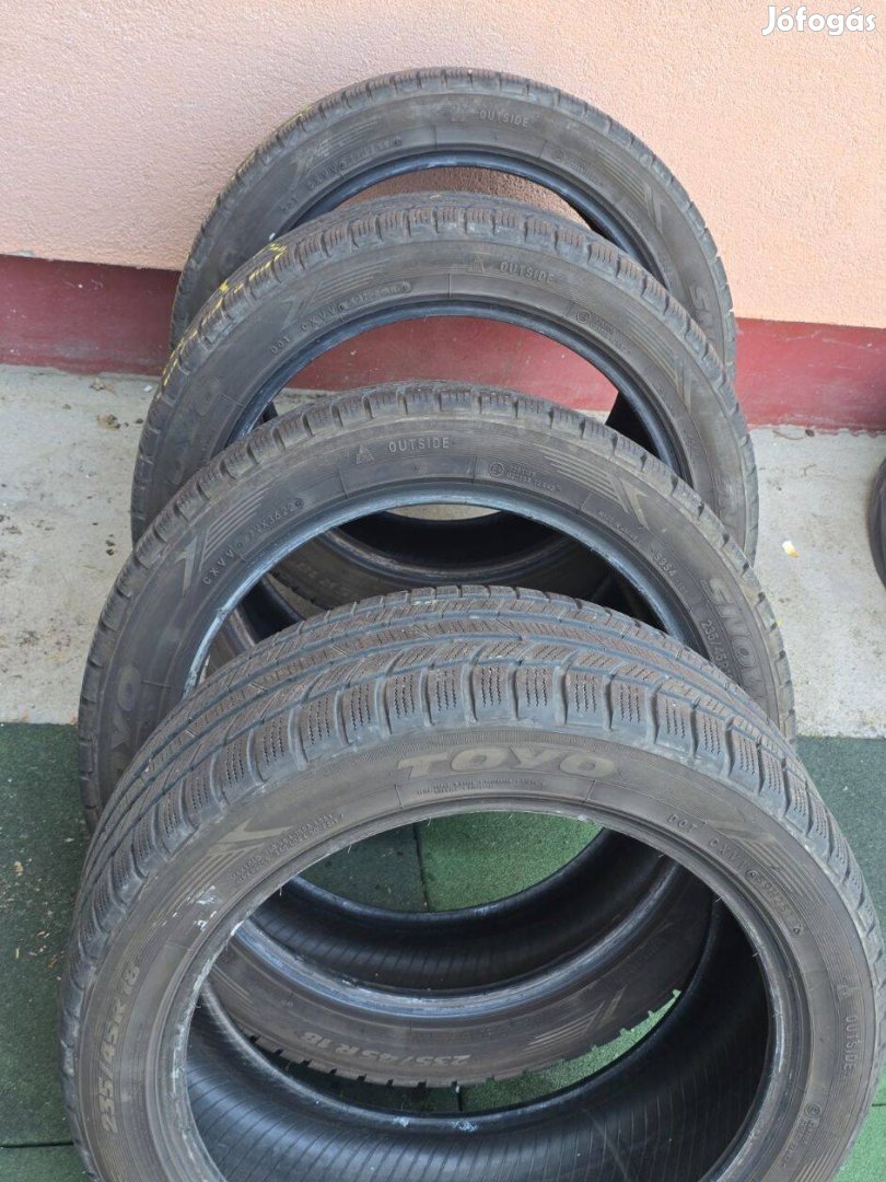 Toyo Snowprox 235/45R18 4db téligumi