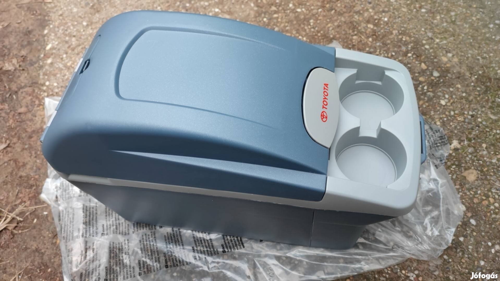 Toyota 12 V-os hűtő-melegítő box eladó