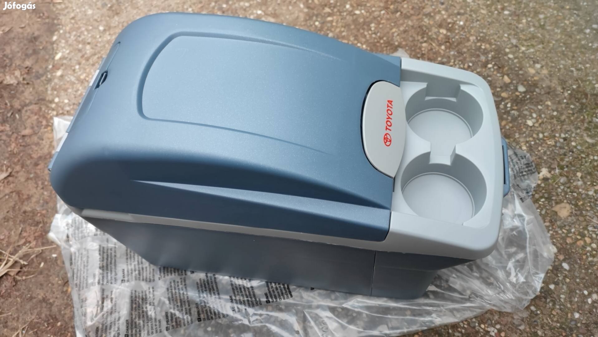 Toyota 12 V-os hűtő-melegítő box eladó