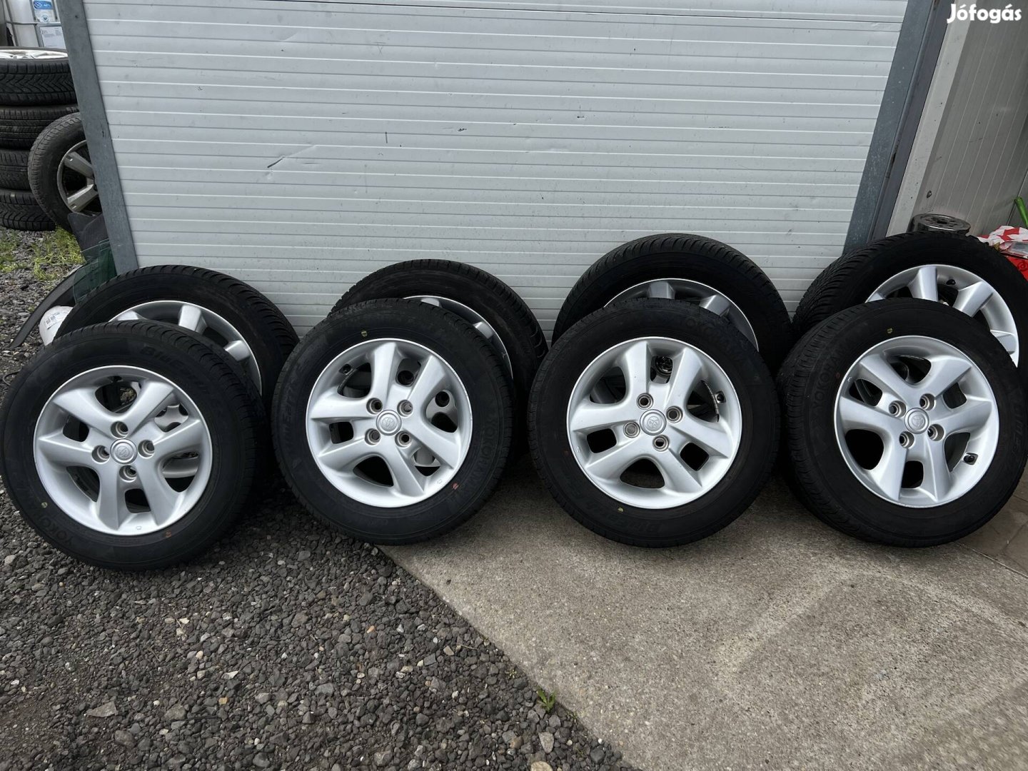 Toyota 14" gyári alufelni nyári gumival
