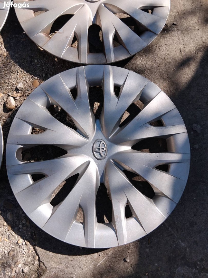 Toyota 15" Gyári Dísztárcsa hibátlan állapotban 