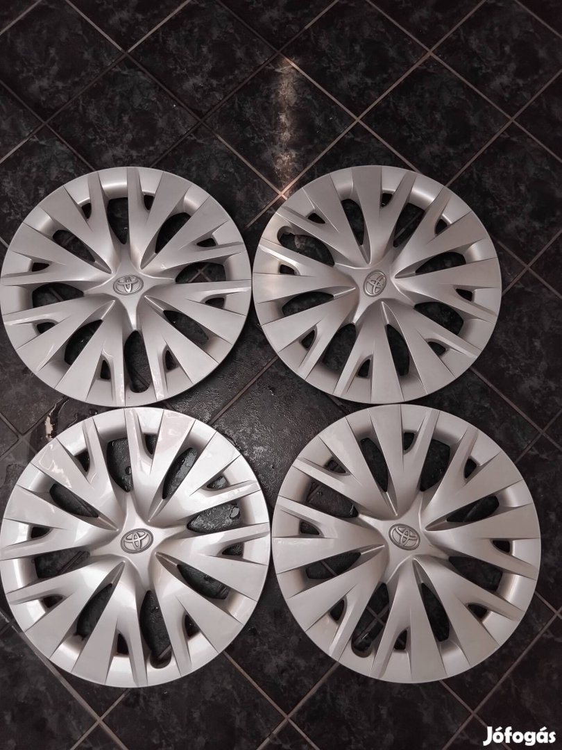 Toyota 15" Gyári dísztárcsa 