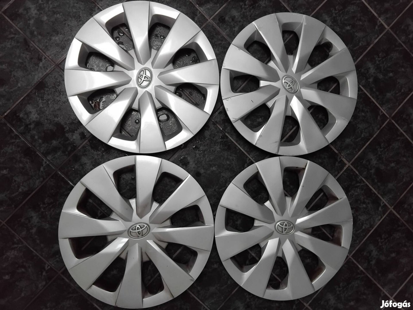 Toyota 15" Gyári dísztárcsa 