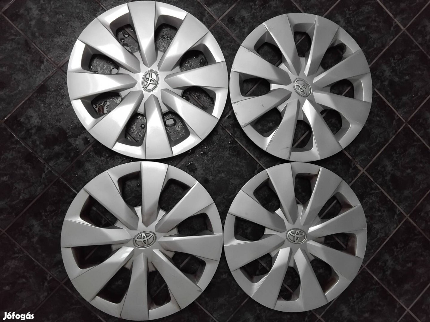 Toyota 15" Gyári dísztárcsa garnitúra 