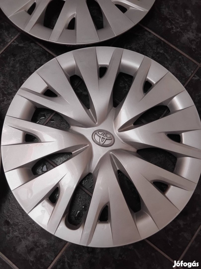 Toyota 15" Gyári dísztárcsa hibátlan állapotban