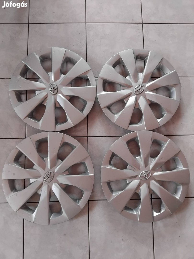 Toyota 15-ös dísztárcsa szett