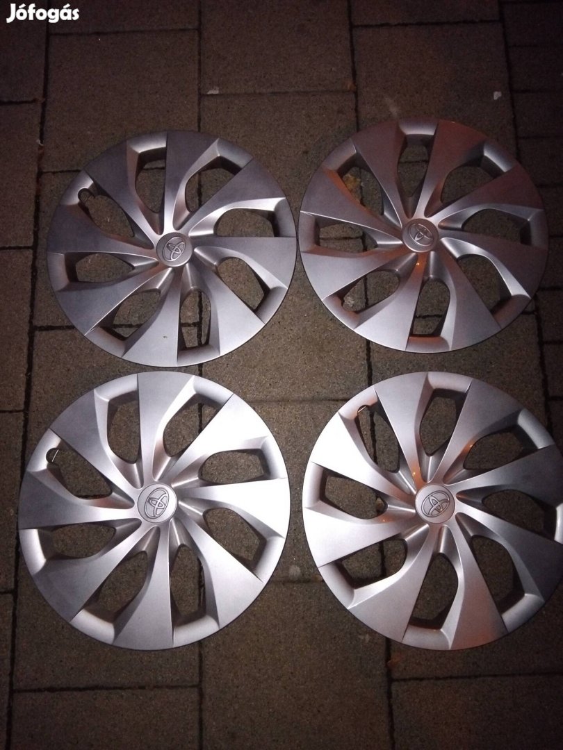 Toyota 16" Gyári Dísztárcsa 