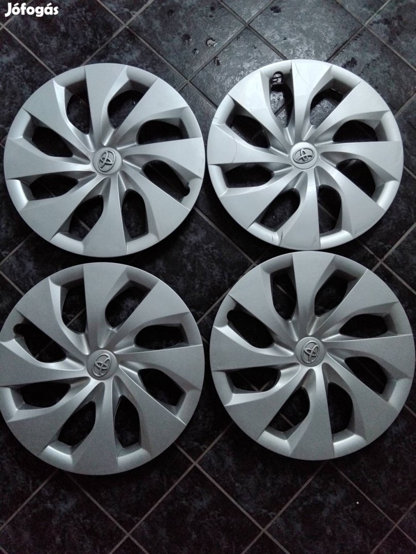 Toyota 16" Gyári dísztárcsa 