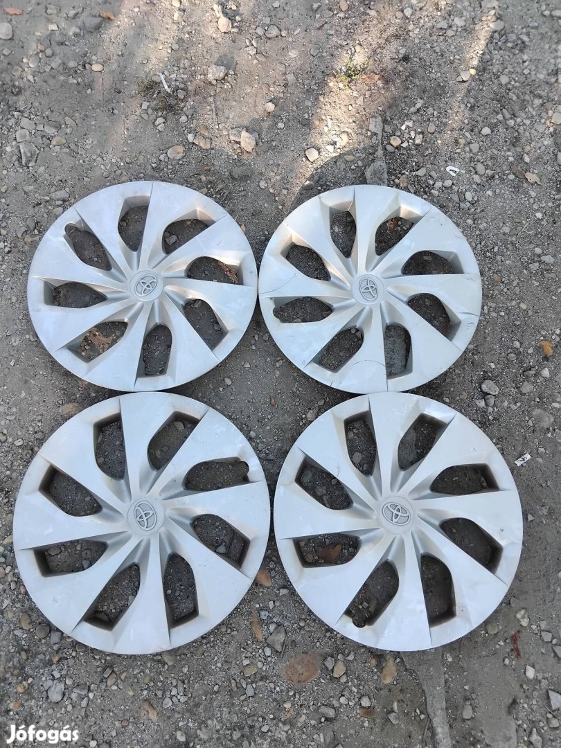 Toyota 16" Gyári dísztárcsa 