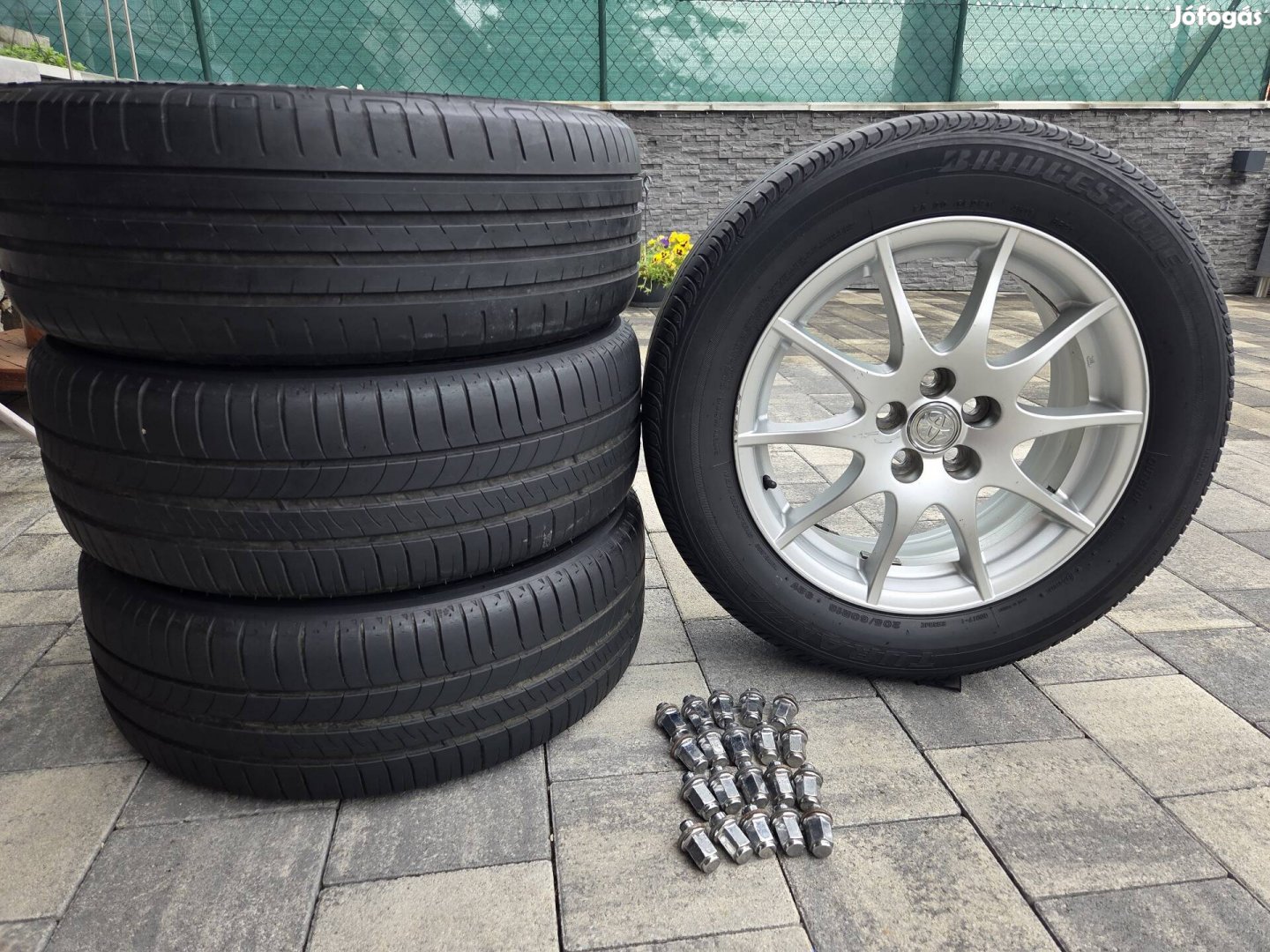 Toyota 16" alufelni 5x100 gyári felni anyaval