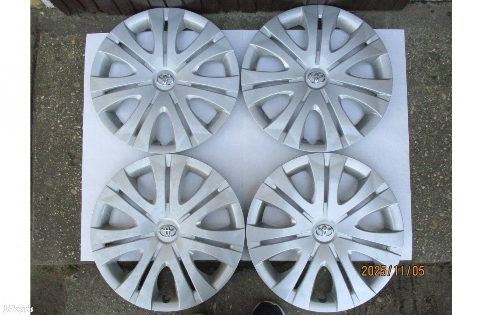 Toyota 16"-os dísztárcsák eladók
