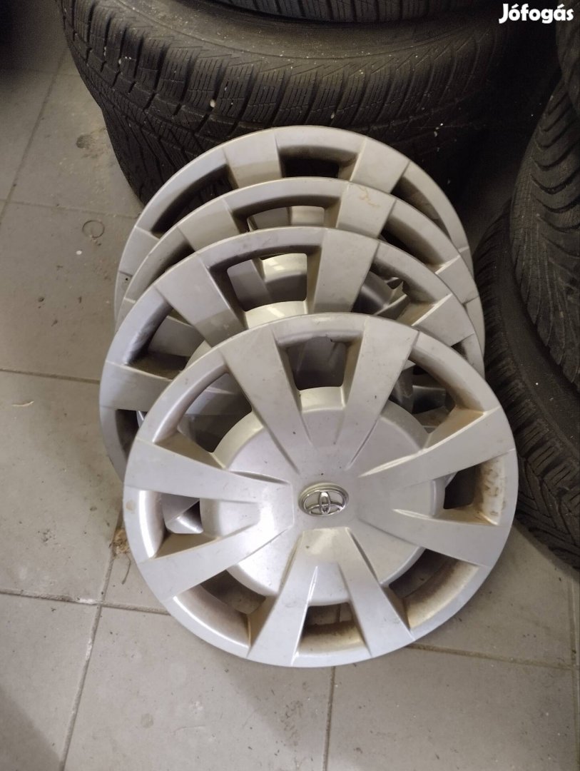 Toyota 16 dísztárcsa 