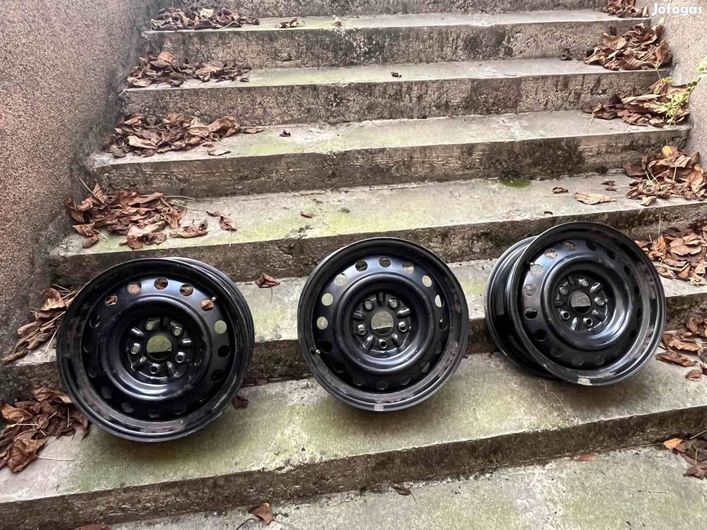 Toyota 16-os gyári lemezfelni, 3 db eladó, egyben vagy külön is