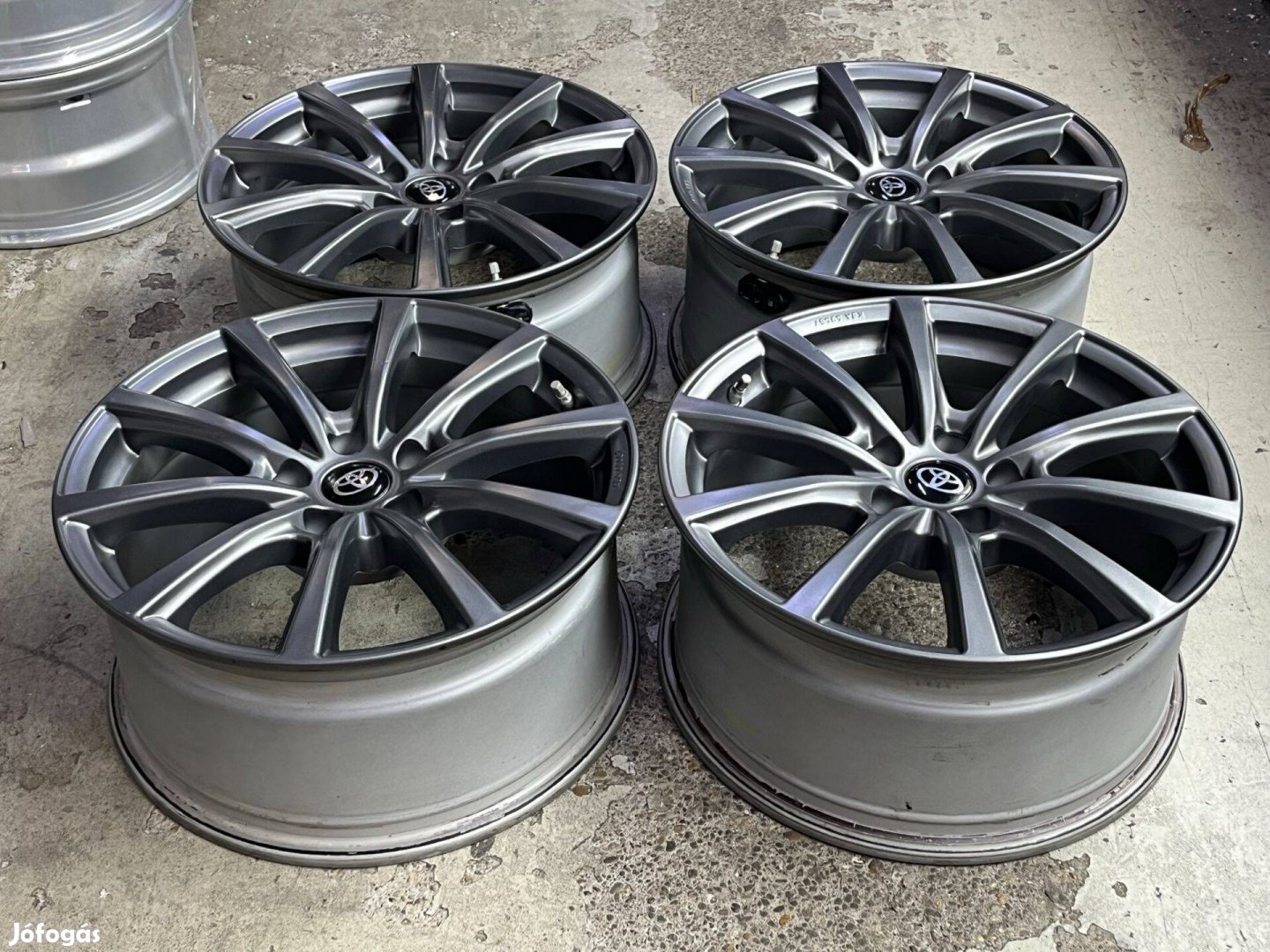Toyota 18 colos újszerű alufenik Rav4 CHR Camry stb típusokra